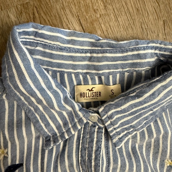 Hollister • Striped Floral Embroidered Long Sleeve Button Down - Picture 3 of 7